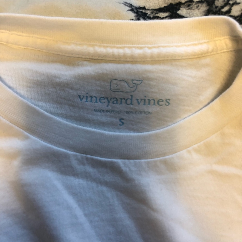 Male Vineyard Vines T-shirt